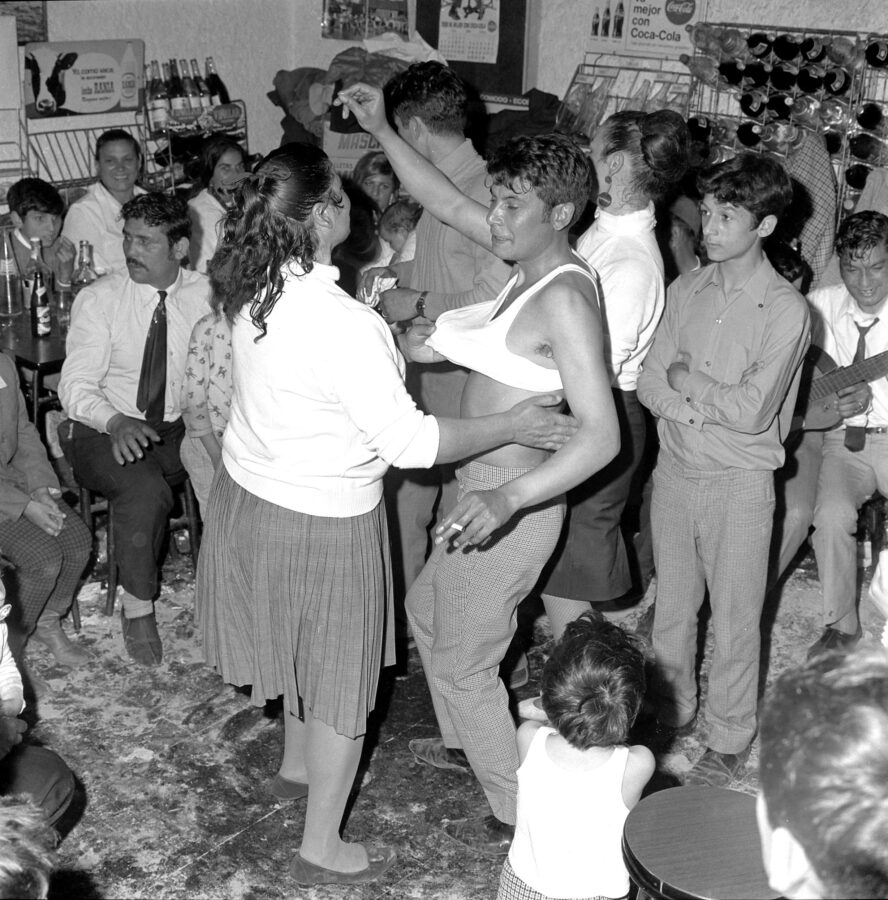 Photographic Social Vision - Boda de El Baturro y La Uta. Fiesta en la bodega Casa Rosita. Barcelona, 1968