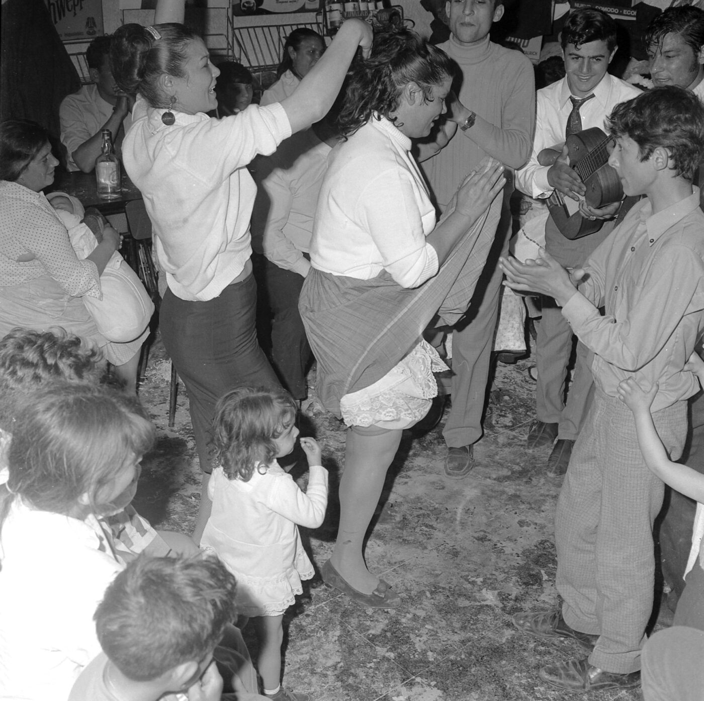 Photographic Social Vision - Boda de El Baturro y La Uta. Fiesta en la bodega Casa Rosita. Barcelona, 1968