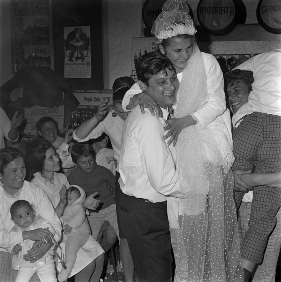 Photographic Social Vision - Boda de El Baturro y La Uta. Fiesta en la bodega Casa Rosita. La Uta y El tio José.  Barcelona, 1968