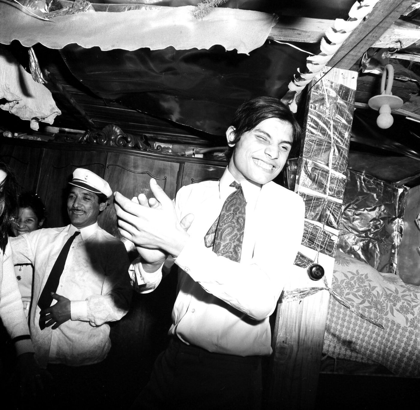 Photographic Social Vision - Nochebuena en la barraca de La tia María. El Loli. Montjuïc. Barcelona, 1970