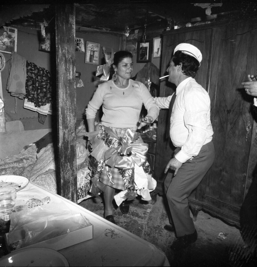 Photographic Social Vision - Nochebuena en la barraca de La tia María. Montjuïc. Barcelona, 1970