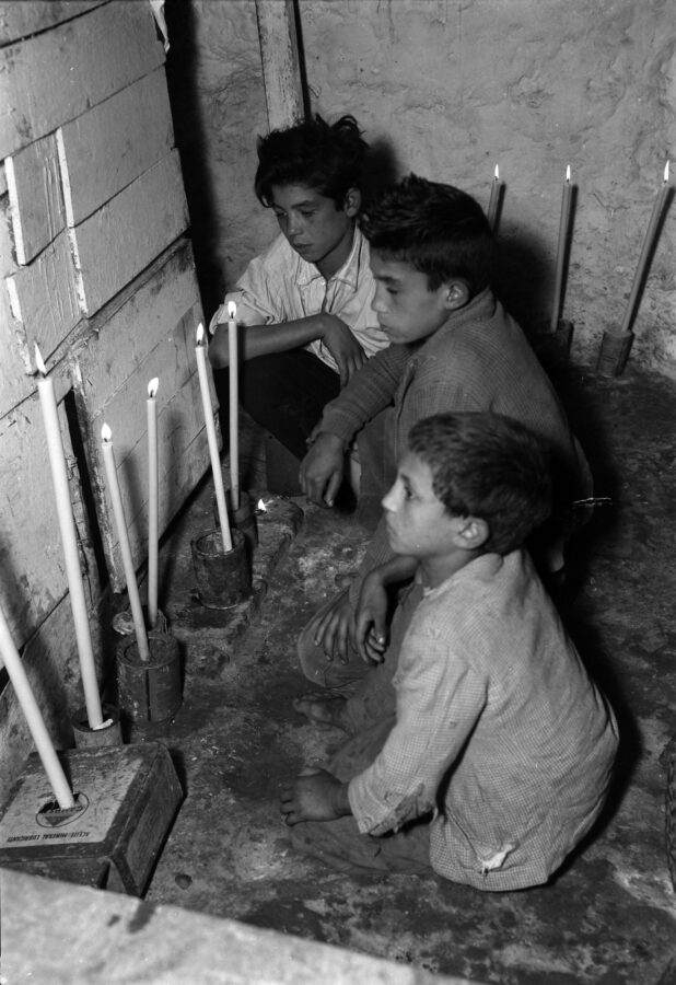 Photographic Social Vision - Noche de Todos los Santos. Montjuïc. Barcelona, 1958