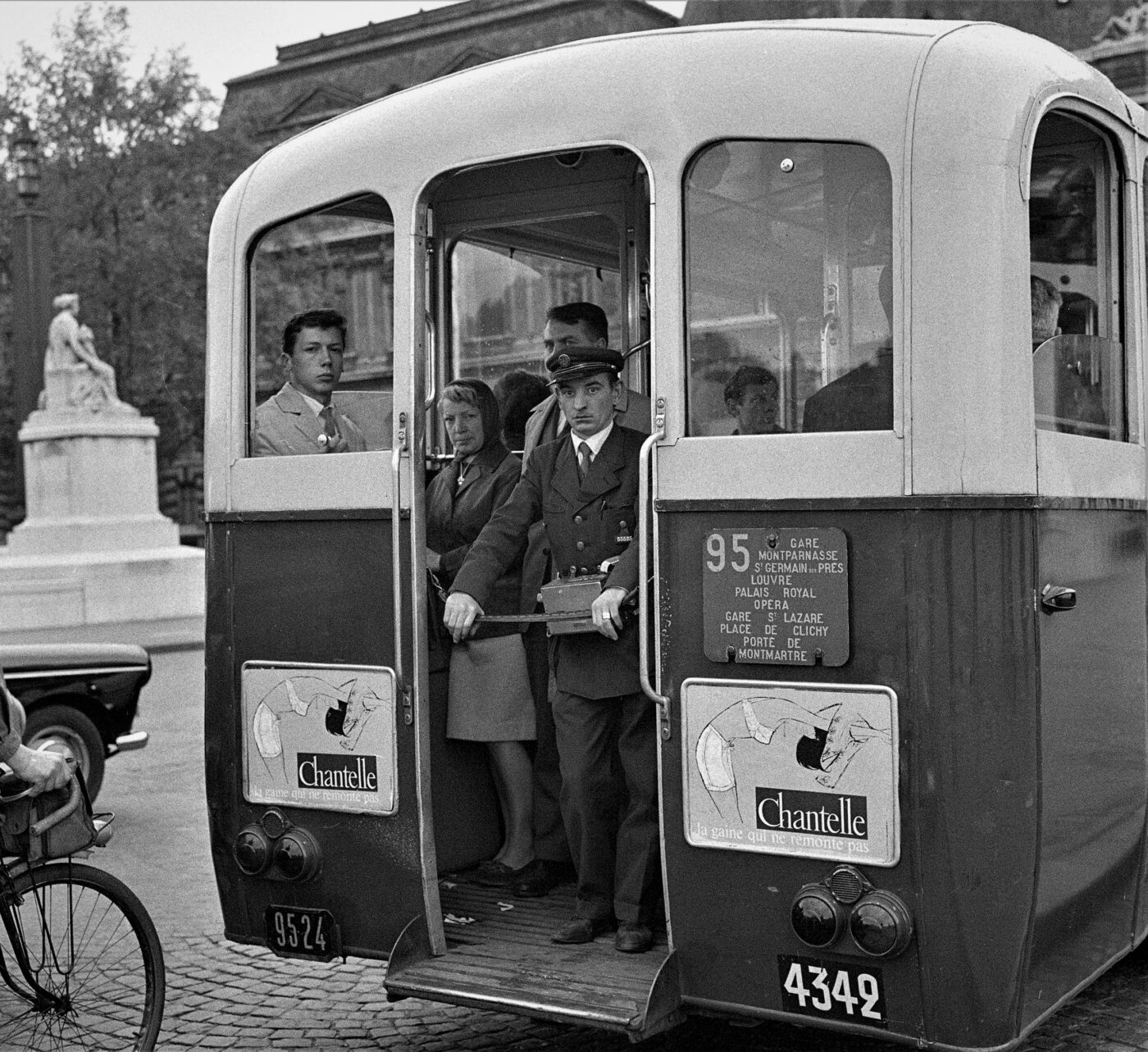 Photographic Social Vision - La dignidad del cobrador. París, 1962