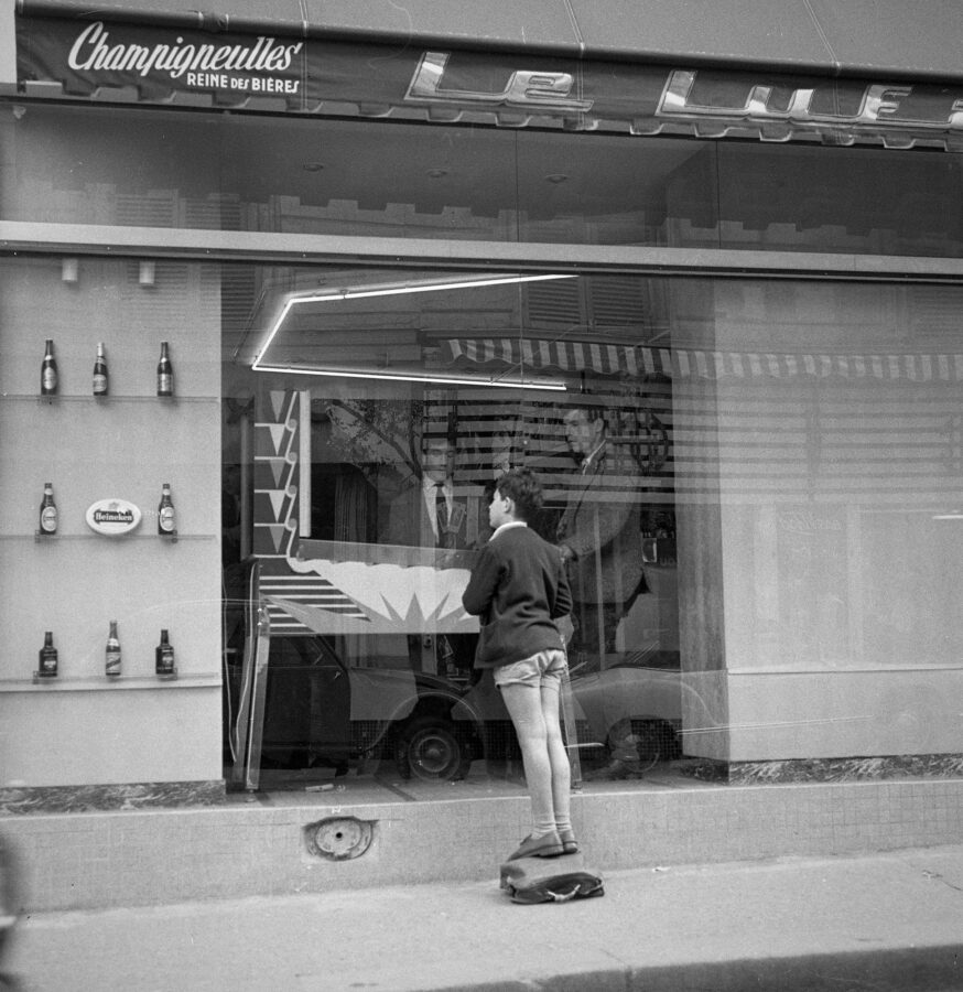 Photographic Social Vision - Espectador curioso. París, 1962.