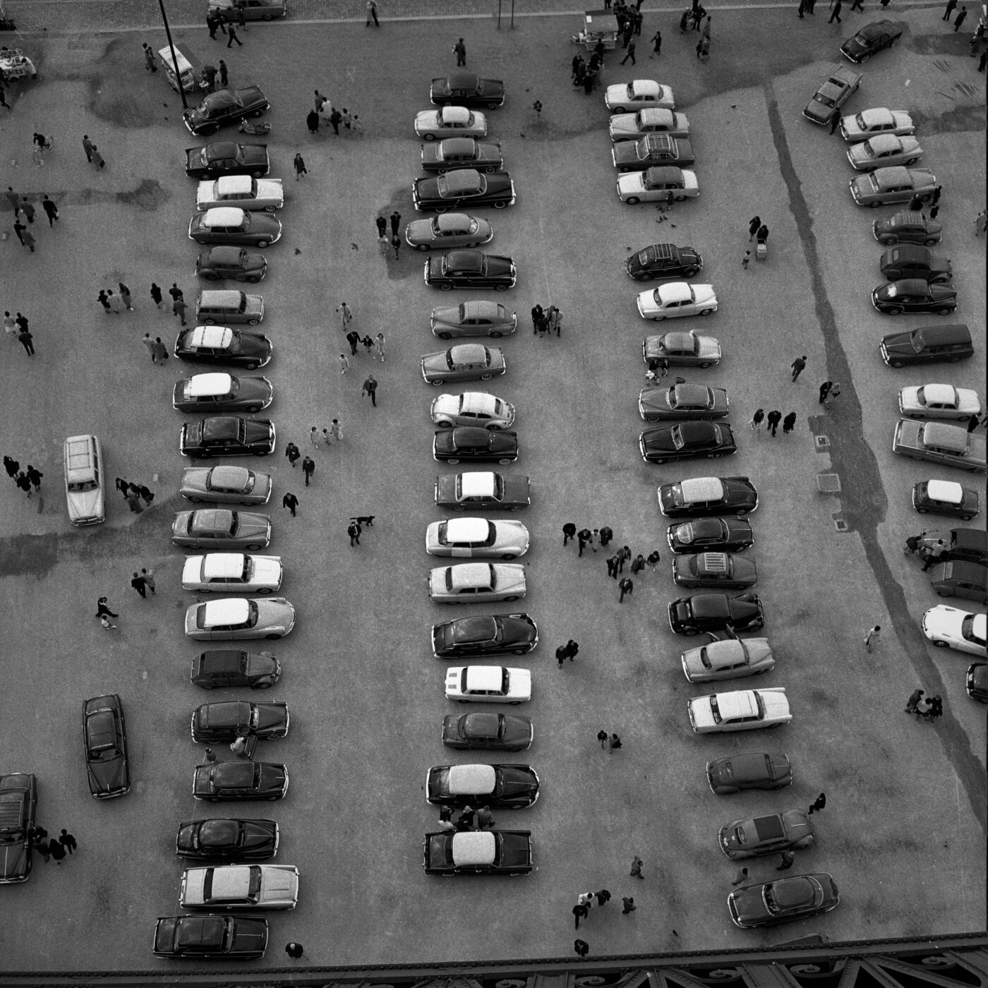 Photographic Social Vision - Coches como juguetes. París, 1962