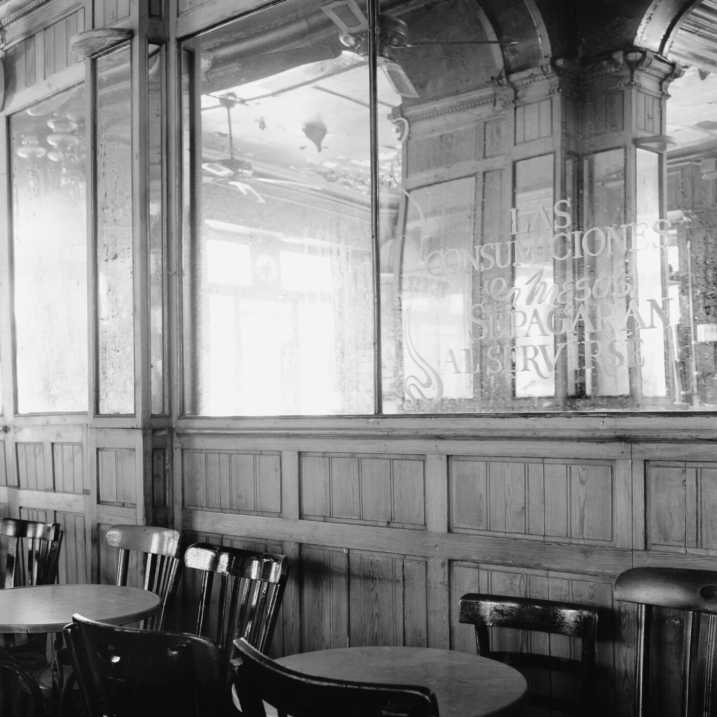 Photographic Social Vision - Bar Marsella. Barcelona, 2013