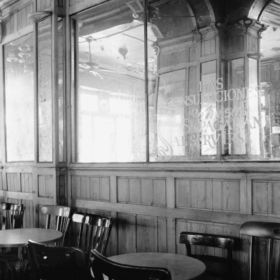 Photographic Social Vision - Bar Marsella. Barcelona, 2013