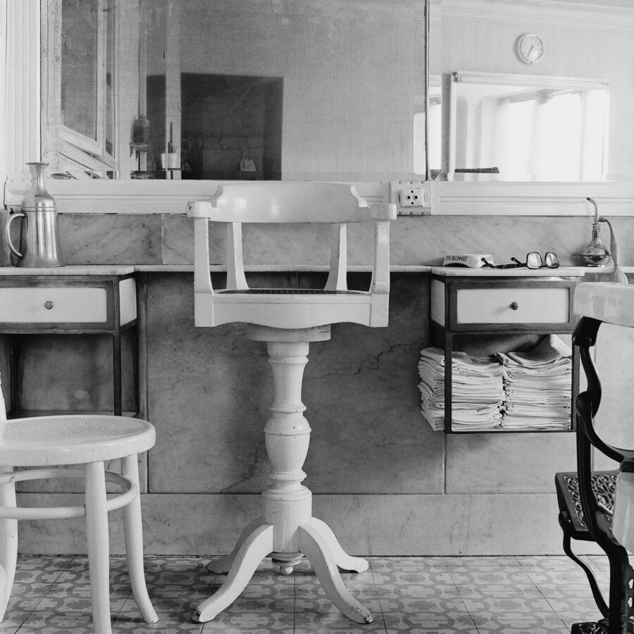 Photographic Social Vision - La Trona. Perruqueria. Barcelona, ​​1979