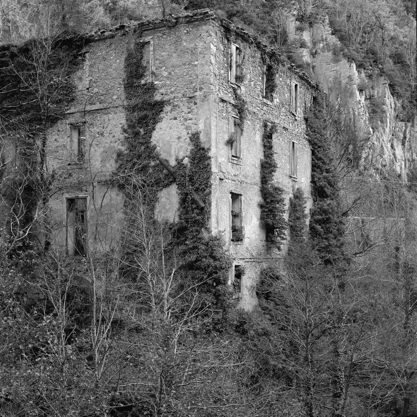 Photographic Social Vision - Casa en el río Freser. Girona, 2009