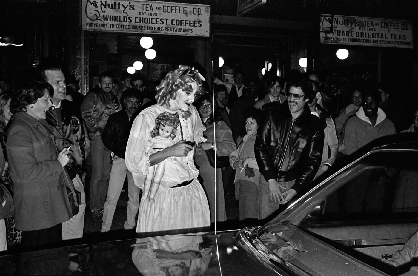 Photographic Social Vision - Fiesta de halloween en Greenwich Village. New York, 1994