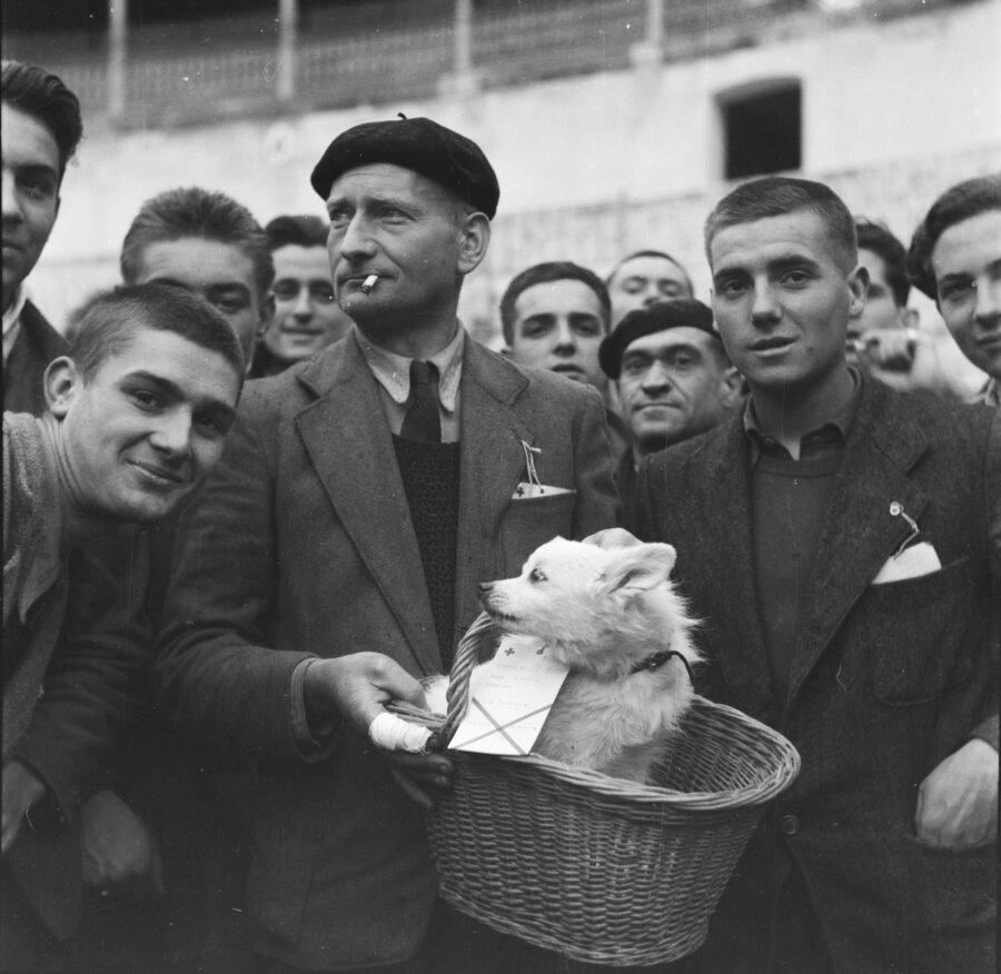Photographic Social Vision - Évadés. Plaza de toros de Málaga, diciembre 1943