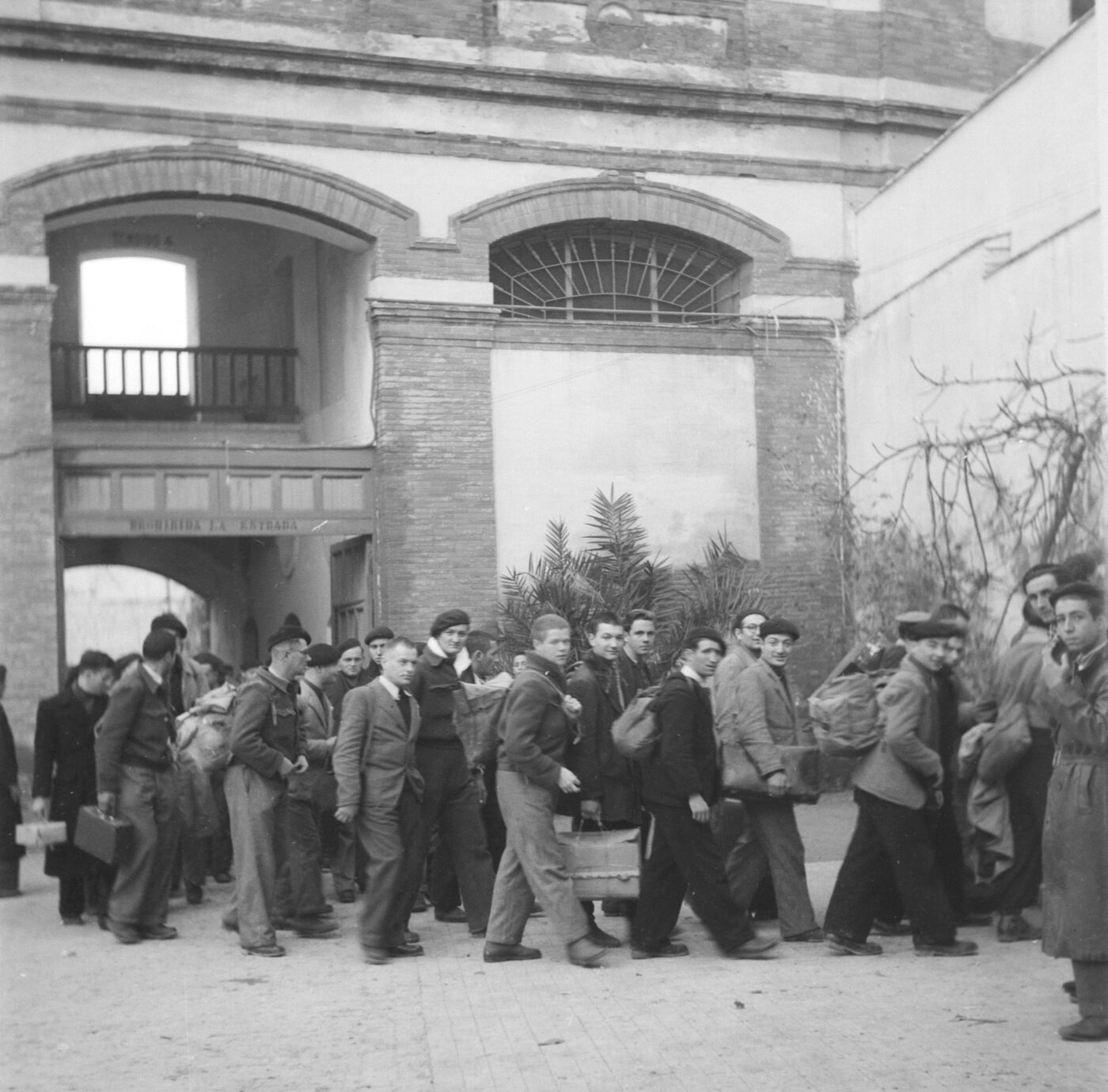 Photographic Social Vision - Évadés. Plaza de toros de Málaga, diciembre 1943