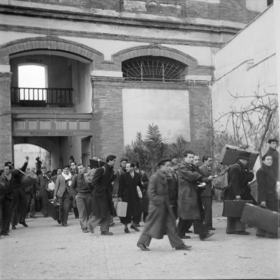 Photographic Social Vision - Évadés. Plaza de toros de Málaga, diciembre 1943