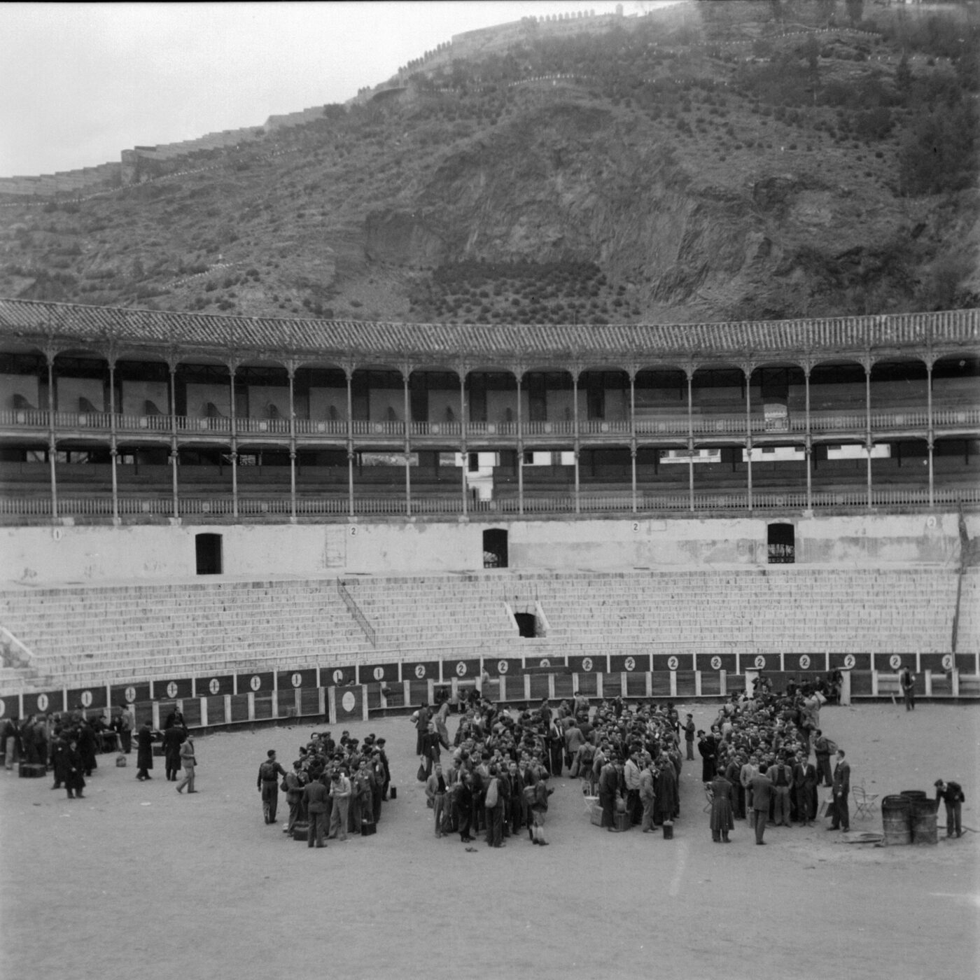 Photographic Social Vision - Évadés. Plaza de toros de Málaga, diciembre 1943