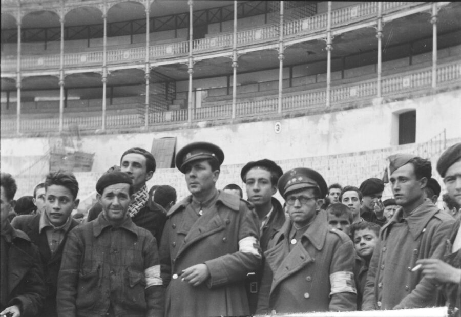 Photographic Social Vision - Évadés. Plaza de toros de Málaga, diciembre 1943