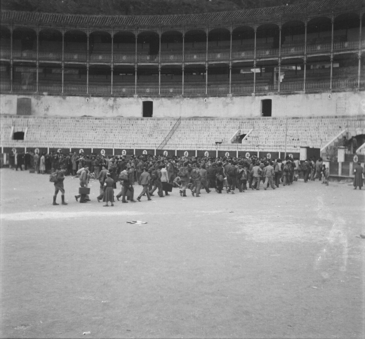 Photographic Social Vision - Évadés. Plaza de toros de Málaga, diciembre 1943