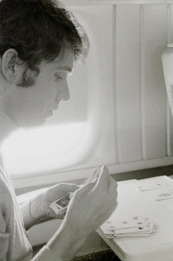 Photographic Social Vision - El cantante Raphael en su vuelo entre Madrid y Nueva York en septiembre de 1969