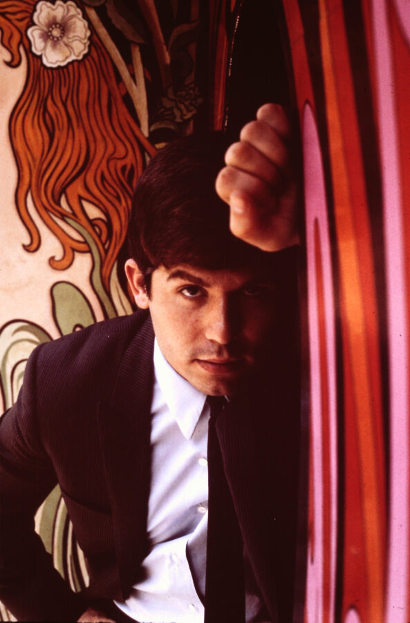 Photographic Social Vision - Foto promocional de Raphael a inicios de 1968 utilizada para la portada de la revista española «Romántica» de marzo de 1968