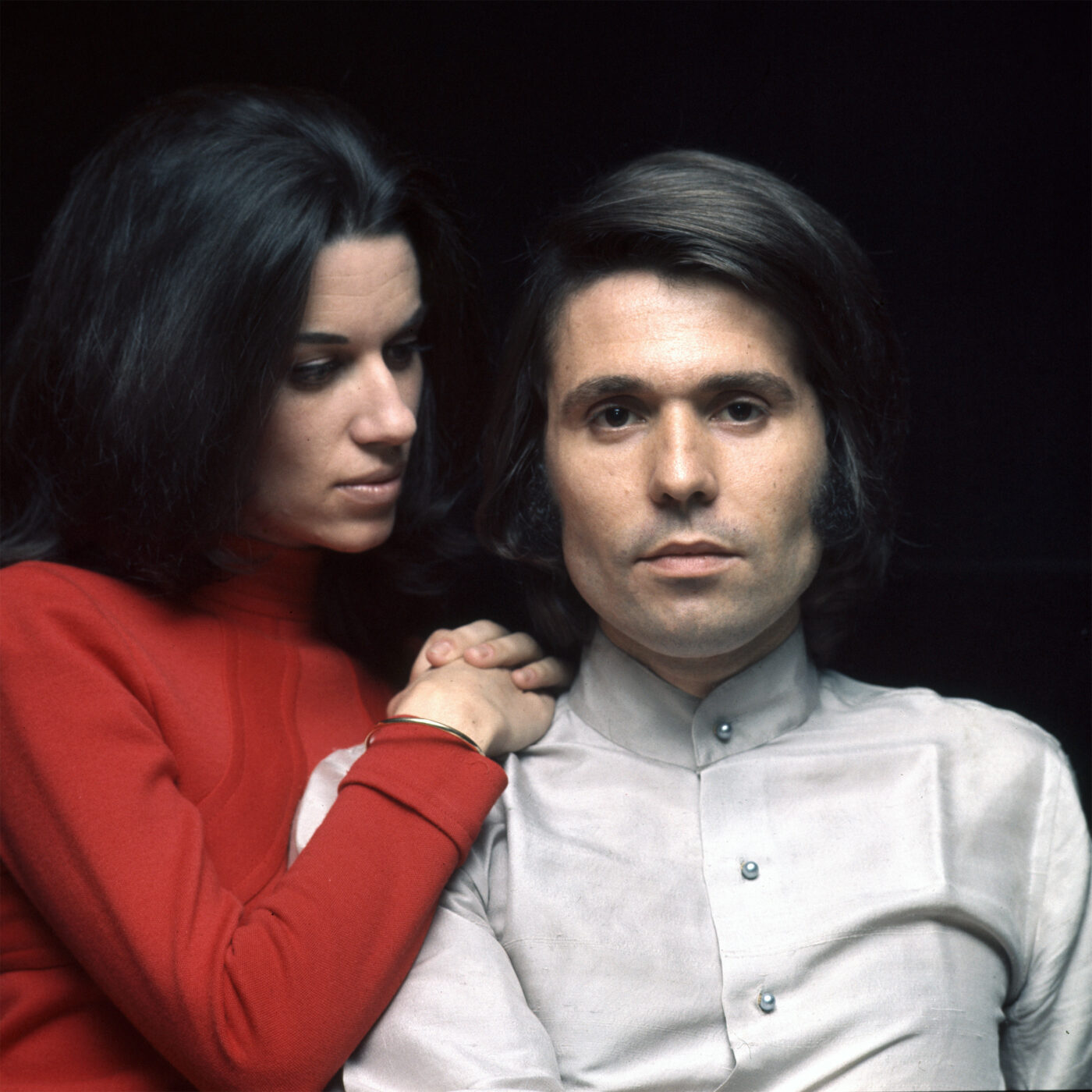 Photographic Social Vision - Foto de estudio de Raphael y la periodista Natalia Figueroa como pareja