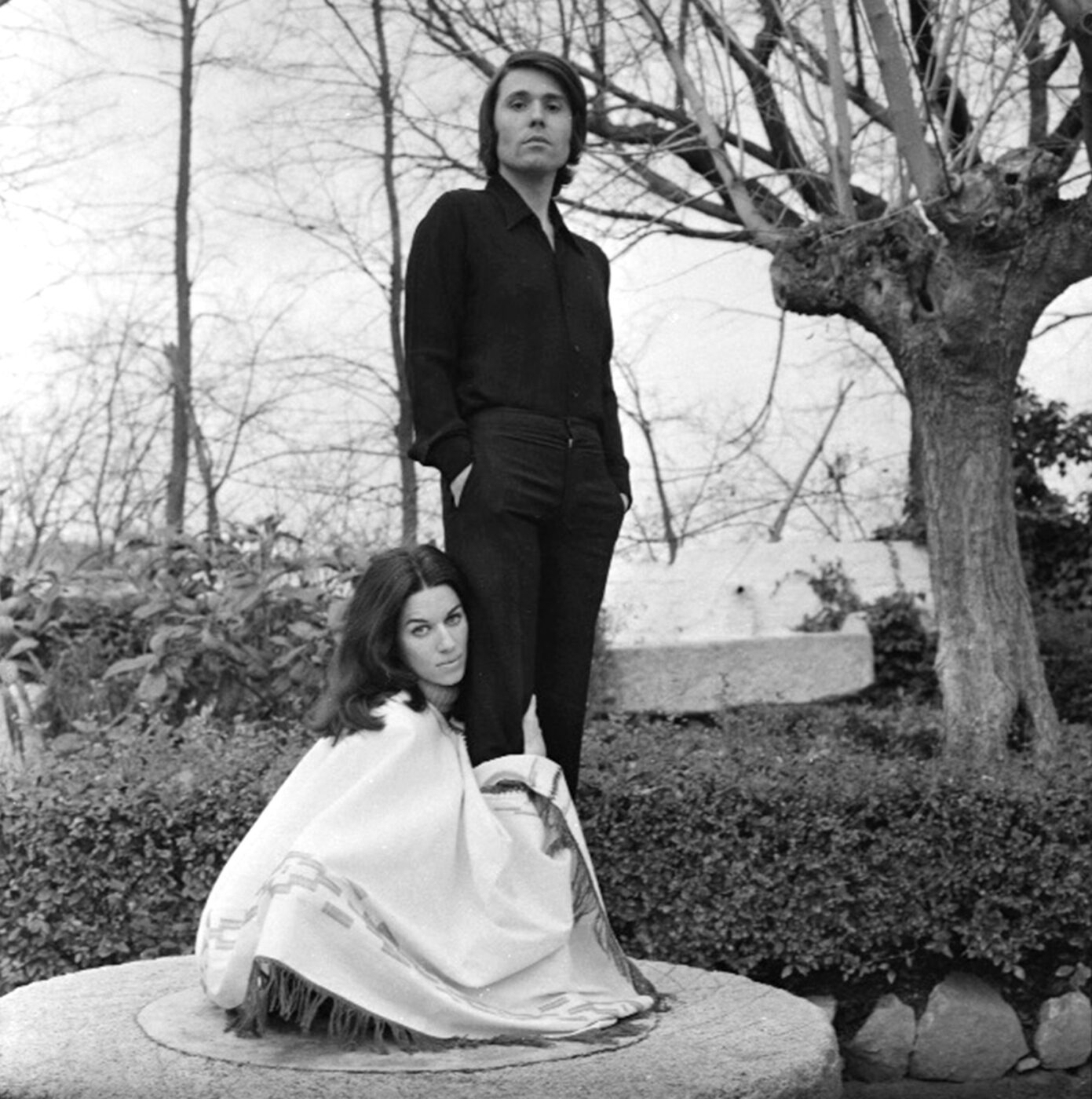Photographic Social Vision - Raphael y Natalia Figueroa posan para una sesión cuyas fotos se utilizaron cuando se supo que iban a casarse. Toledo, 1972