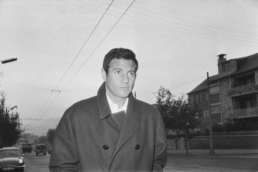 Photographic Social Vision - El actor Arturo Fernández como su personaje de la obra de teatro de Emilio Romero “Las ratas suben a la ciudad”. Madrid, 1964