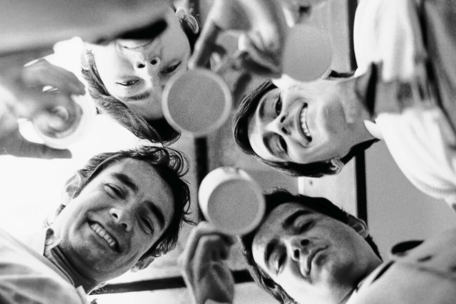 Photographic Social Vision - El Dúo Dinámico y Juan y Junior, músicos rivales de éxito. Madrid, 1967