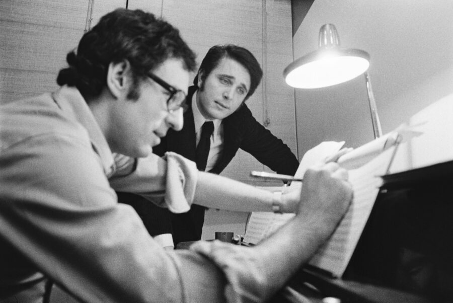 Photographic Social Vision - El cantante Jaime Morey y el compositor Augusto Algueró. Madrid, 1972
