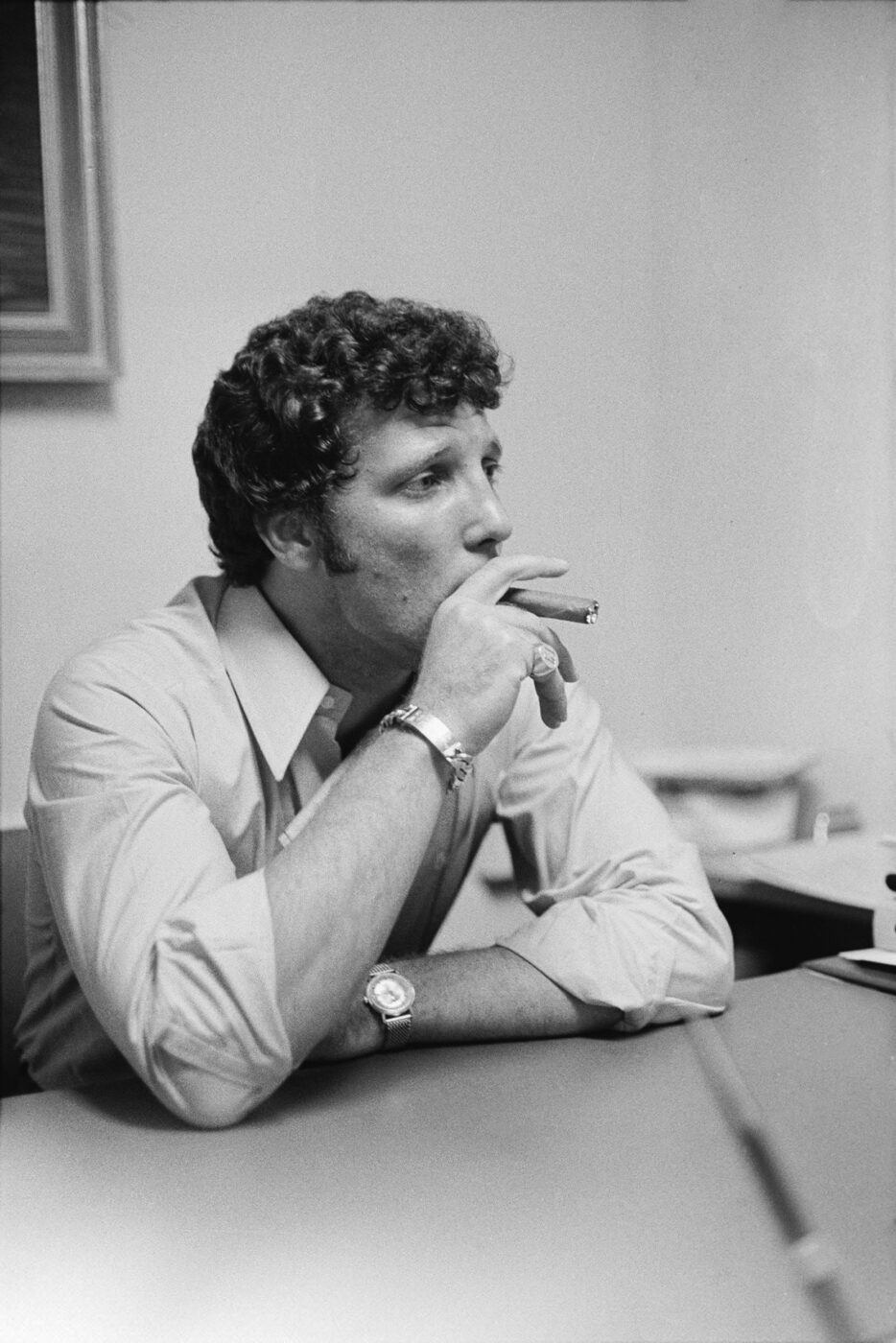 Photographic Social Vision - Retrato del cantante galés Tom Jones durante su gira que le llevó a actuar en Torrejón de Ardoz. Madrid, 1969