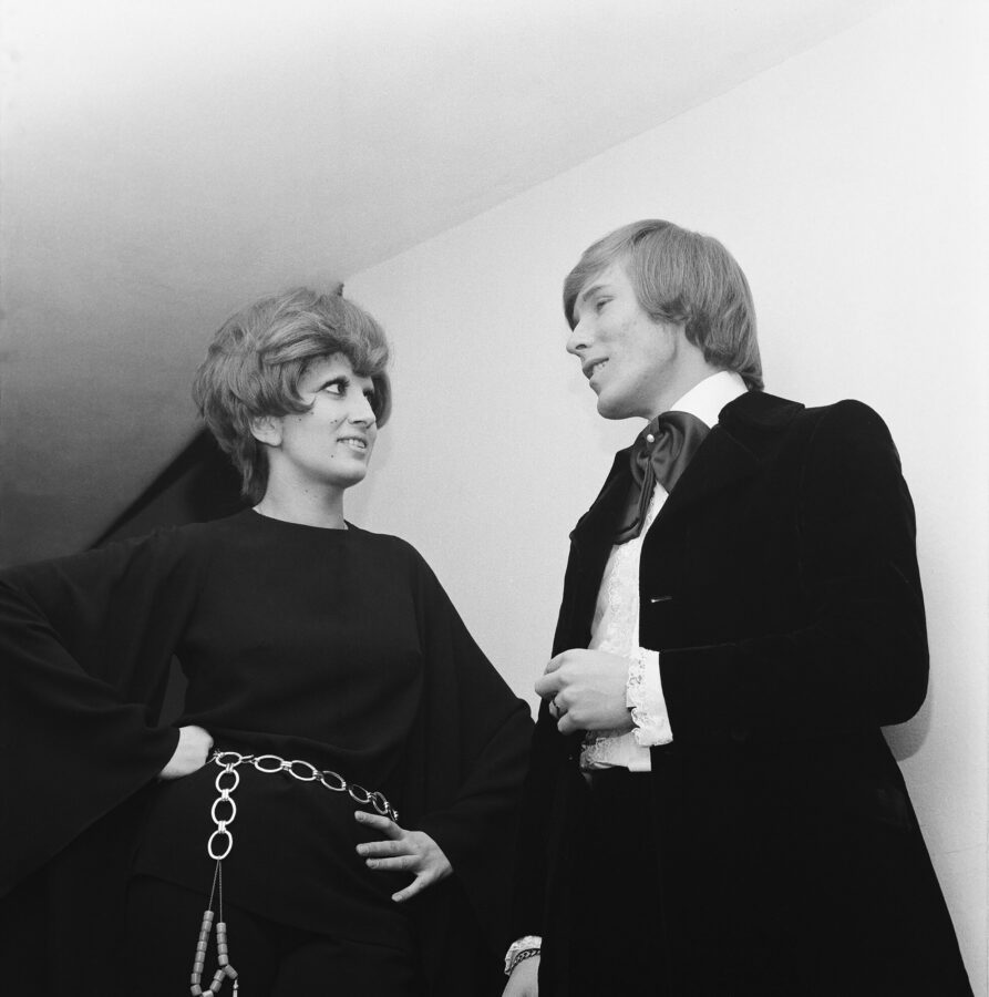 Photographic Social Vision - La cantante italiana Mina y Mike Kennedy, cantante de Los Bravos. Cannes. Francia. ca 1969