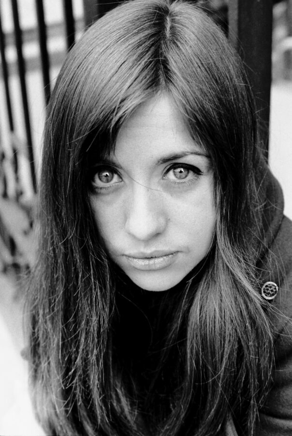 Photographic Social Vision - Retrato de la cantautora Mari Trini, tras su etapa de cinco años en Londres y París. Madrid, 1968