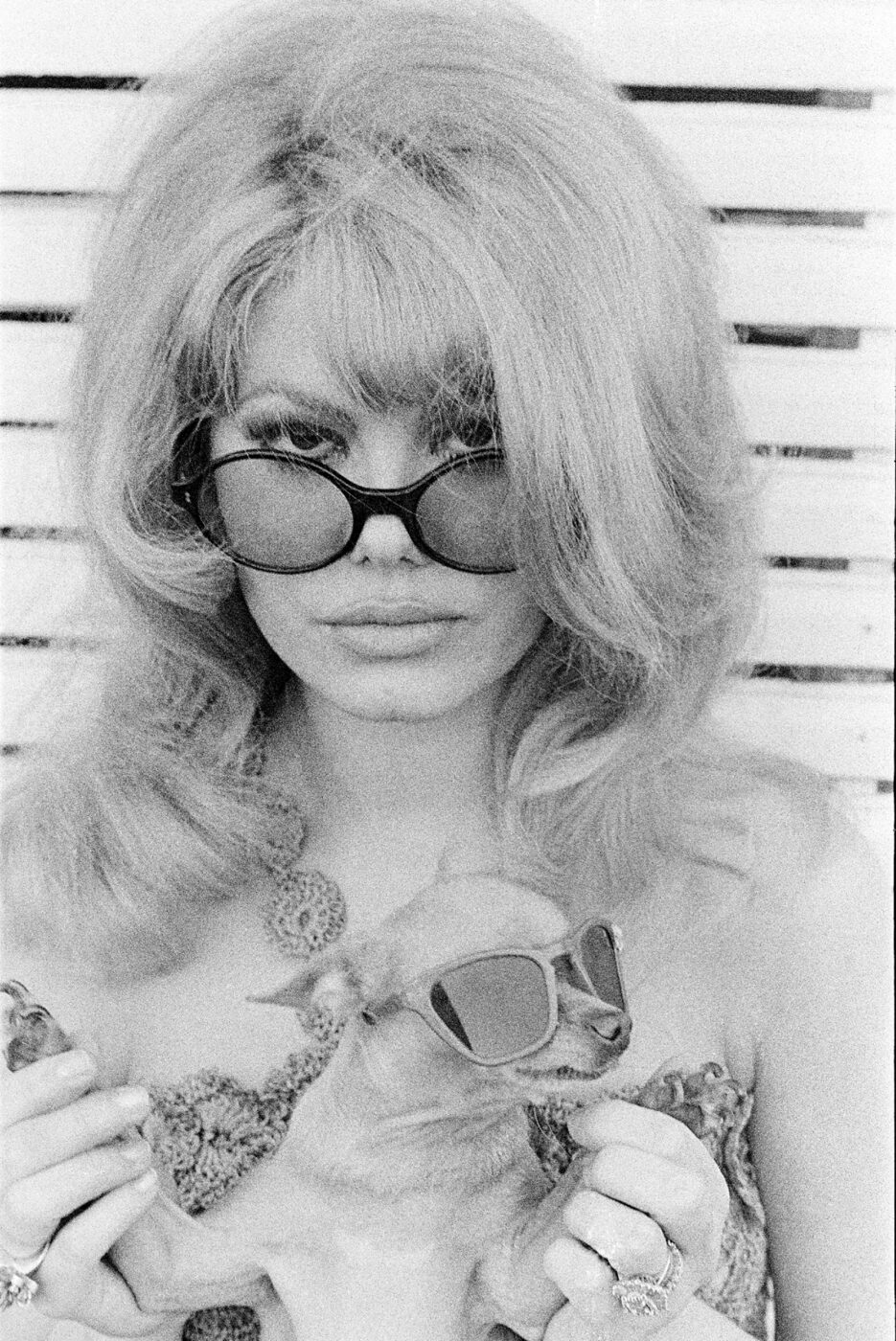 Photographic Social Vision - Charo Baeza, cantante y actriz, en el hotel Hilton. Madrid, 1967