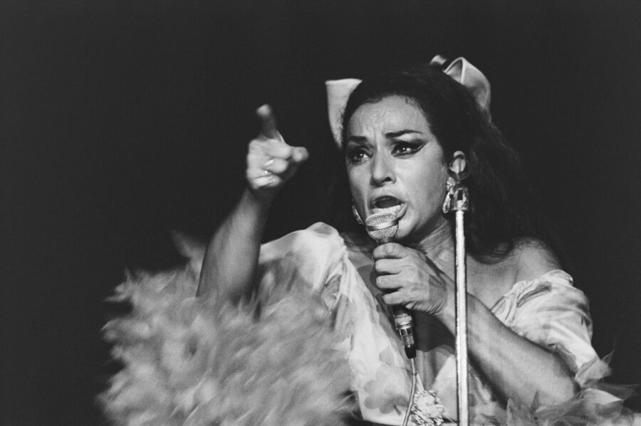 Photographic Social Vision - Lola Flores durante la presentación de su disco homónimo en la sala de fiestas Florida Park. Madrid, 1969