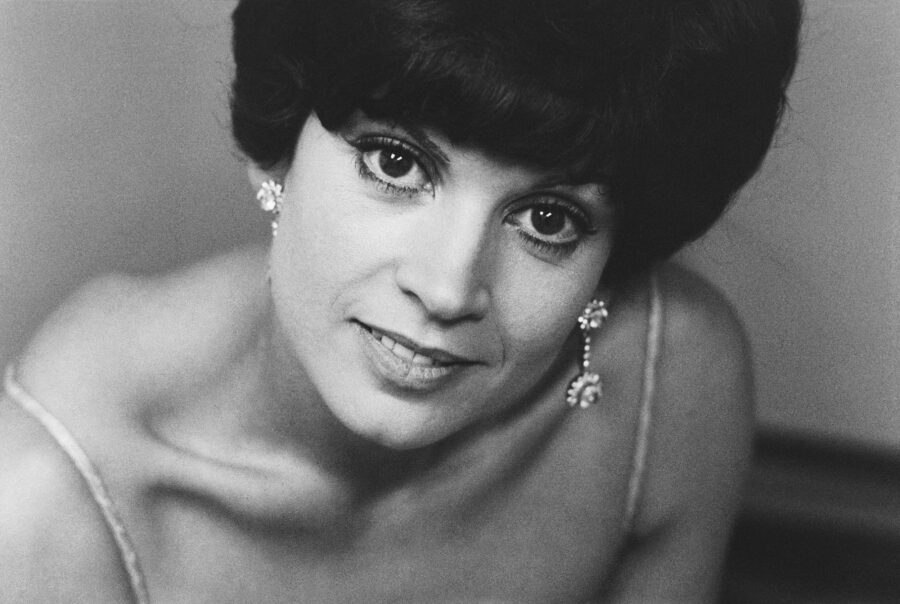 Photographic Social Vision - La cantante Salomé representante de España en el Festival de Eurovisión de 1969. Palma de Mallorca, 1969
