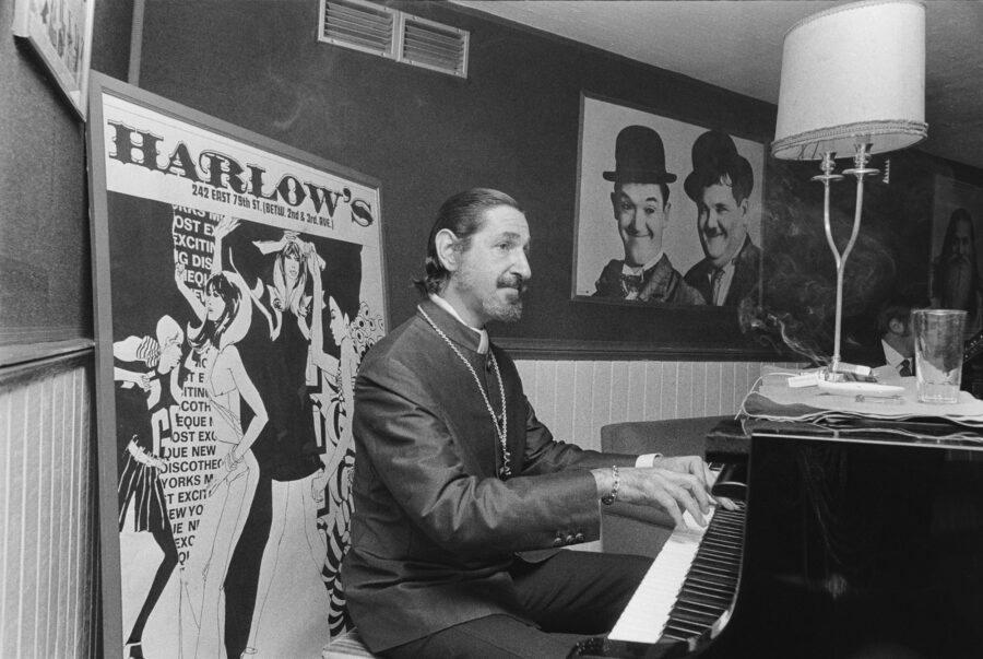 Photographic Social Vision - El actor y aristócrata Jaime de Mora y Aragón. Marbella. Málaga, 1970