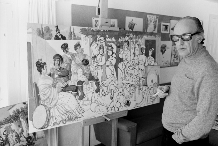 Photographic Social Vision - El humorista gráfico Antonio Mingote posa ante una obra en curso en su casa de Marbella. Málaga, 1972