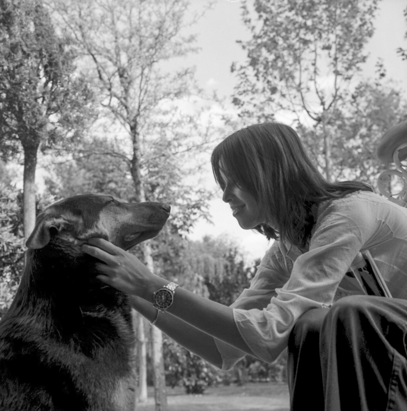 Photographic Social Vision - Paola Dominguín, en el chalet familiar de Somosaguas, Madrid, en 1972