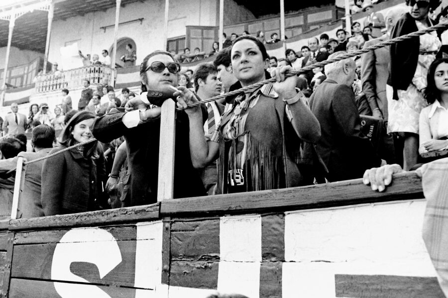 Photographic Social Vision - La cantante Lola Flores, su marido Antonio González “El Pescaílla”. durante una corrida en la Plaza de Toros de Jerez de la Frontera, 1971