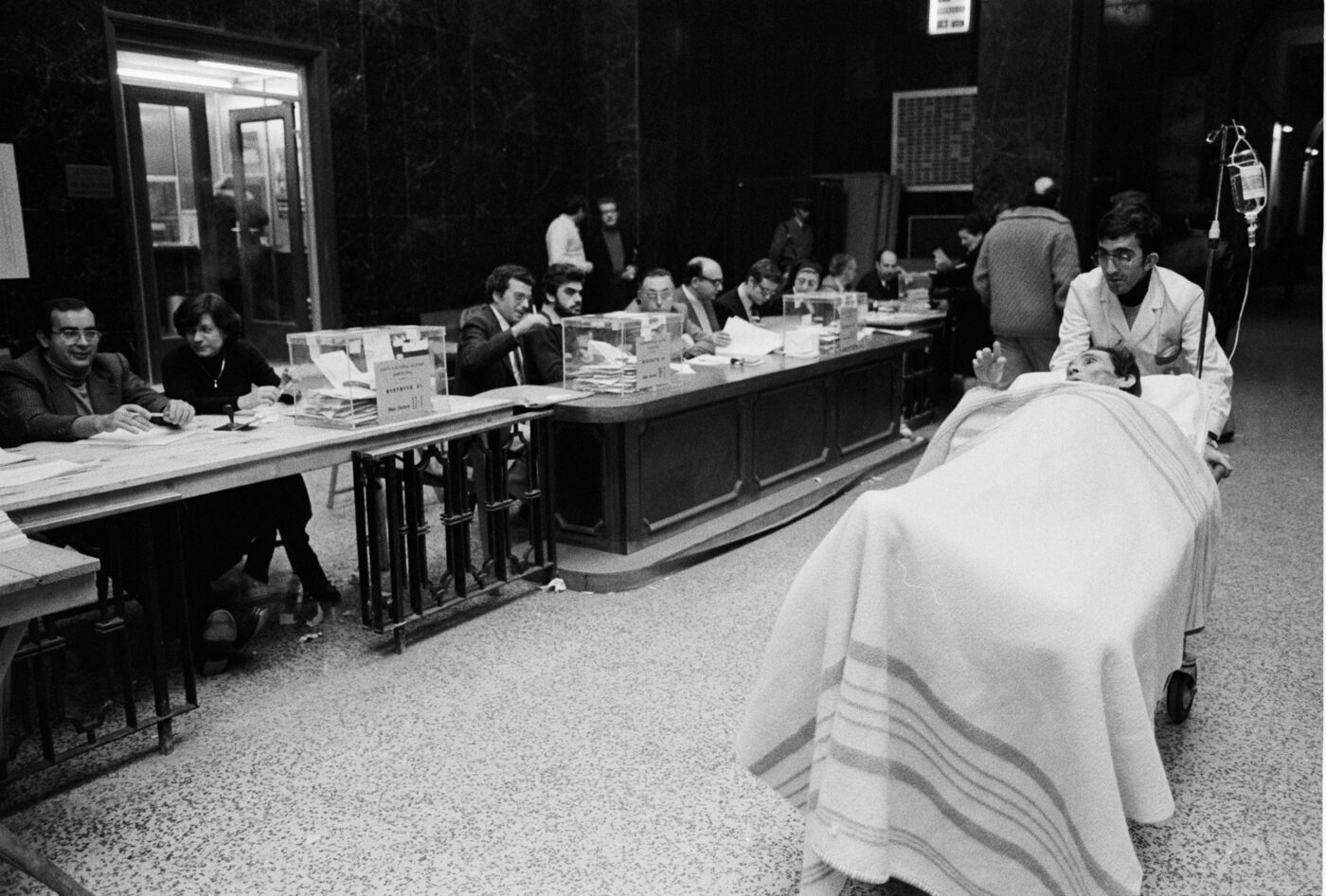 Photographic Social Vision - Referèndum per a l’aprovació de la Constitució. Hospital Clínic. Barcelona, 6 de desembre de 1978