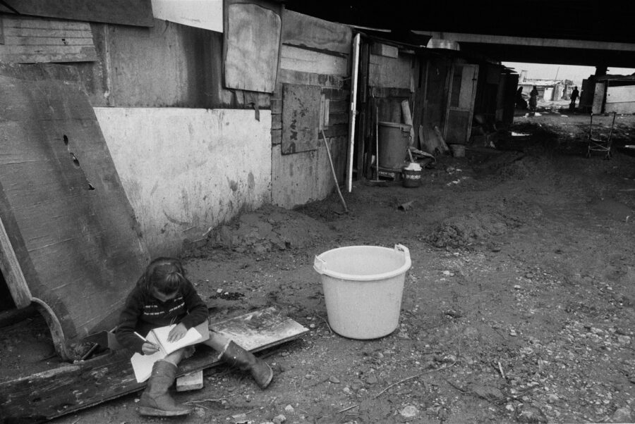 Photographic Social Vision - Assentament gitano afectat per la riuada. Ripollet, Barcelona, 1984