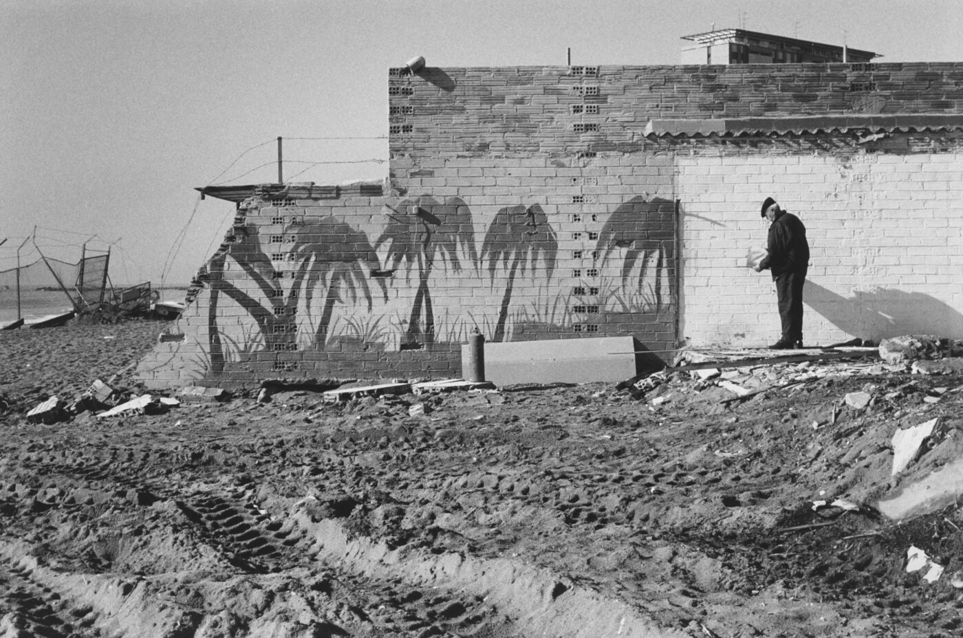 Photographic Social Vision - Enderrocaments a La Barceloneta. Barcelona, 1990
